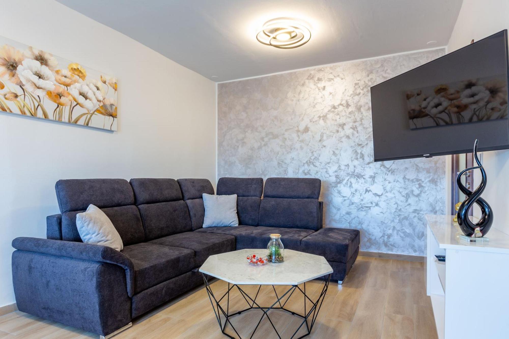 Apolon 2Bdr Apartment With Balcony Zadar Exterior photo